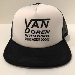 Vans NWT BLACK & White Snapback